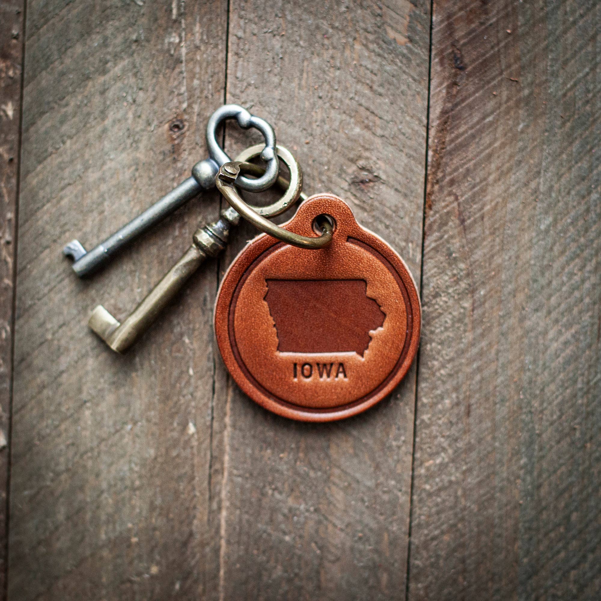 Iowa State Silhouette Leather Keychain Circle