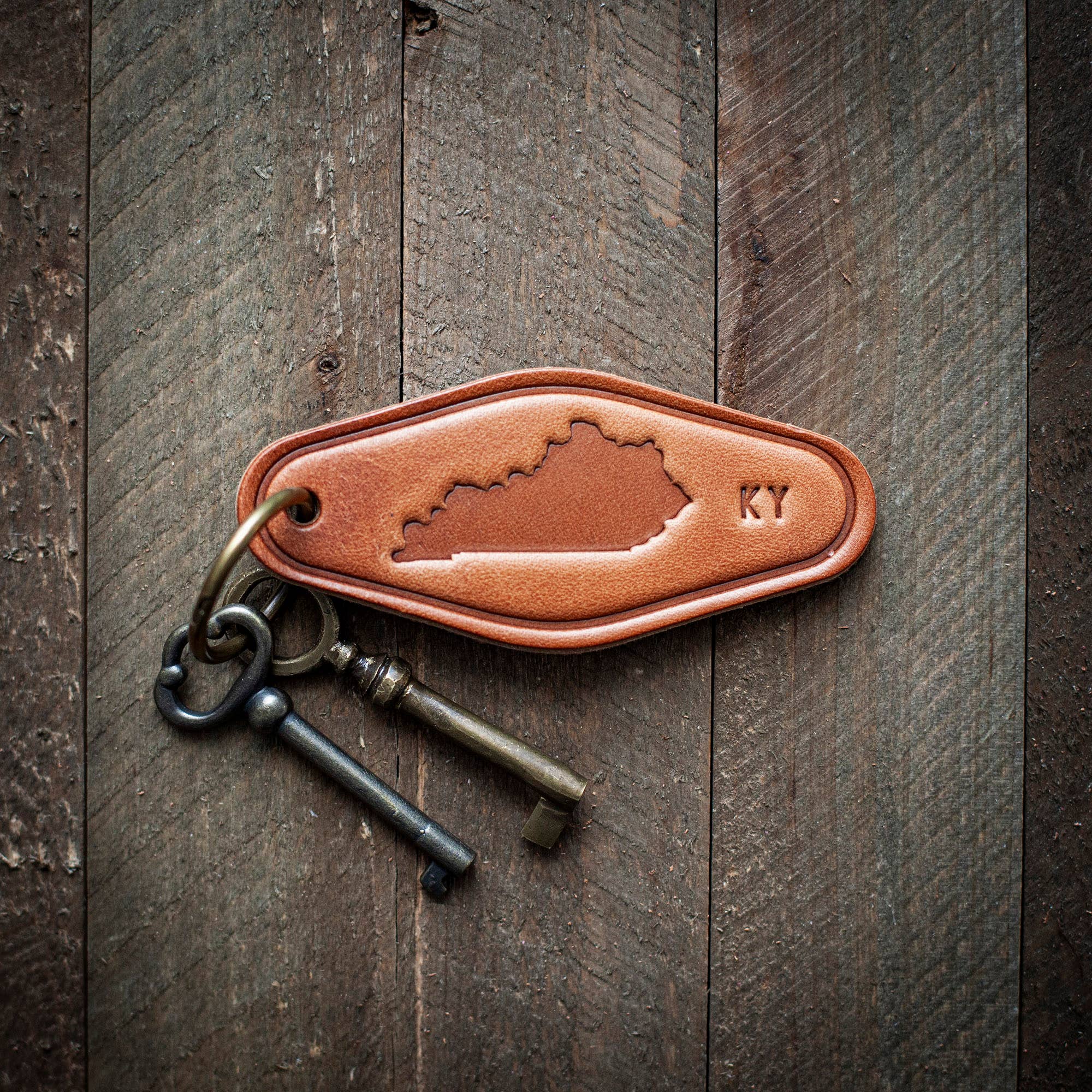 Kentucky State Silhouette Leather Keychain Motel Style