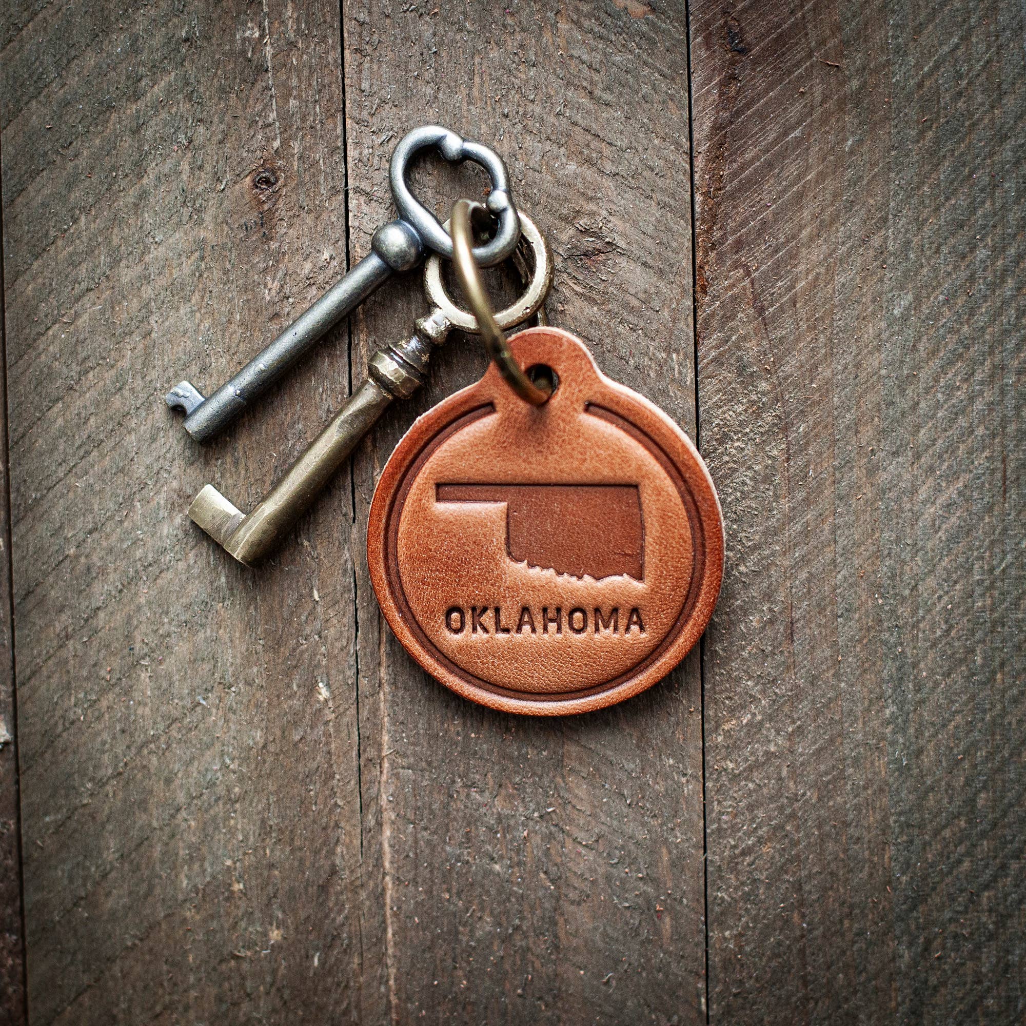 Oklahoma State Silhouette Leather Keychain Circle