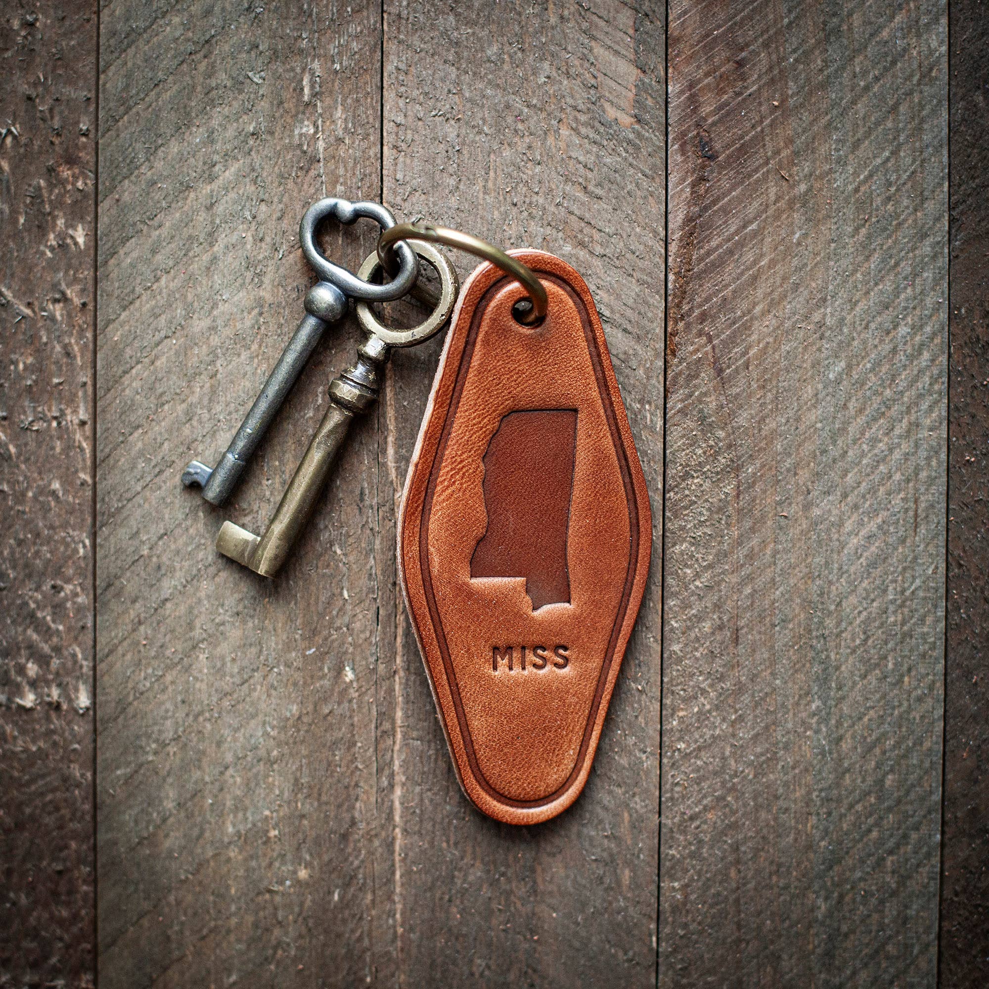 Mississippi State Silhouette Leather Keychain Motel Style