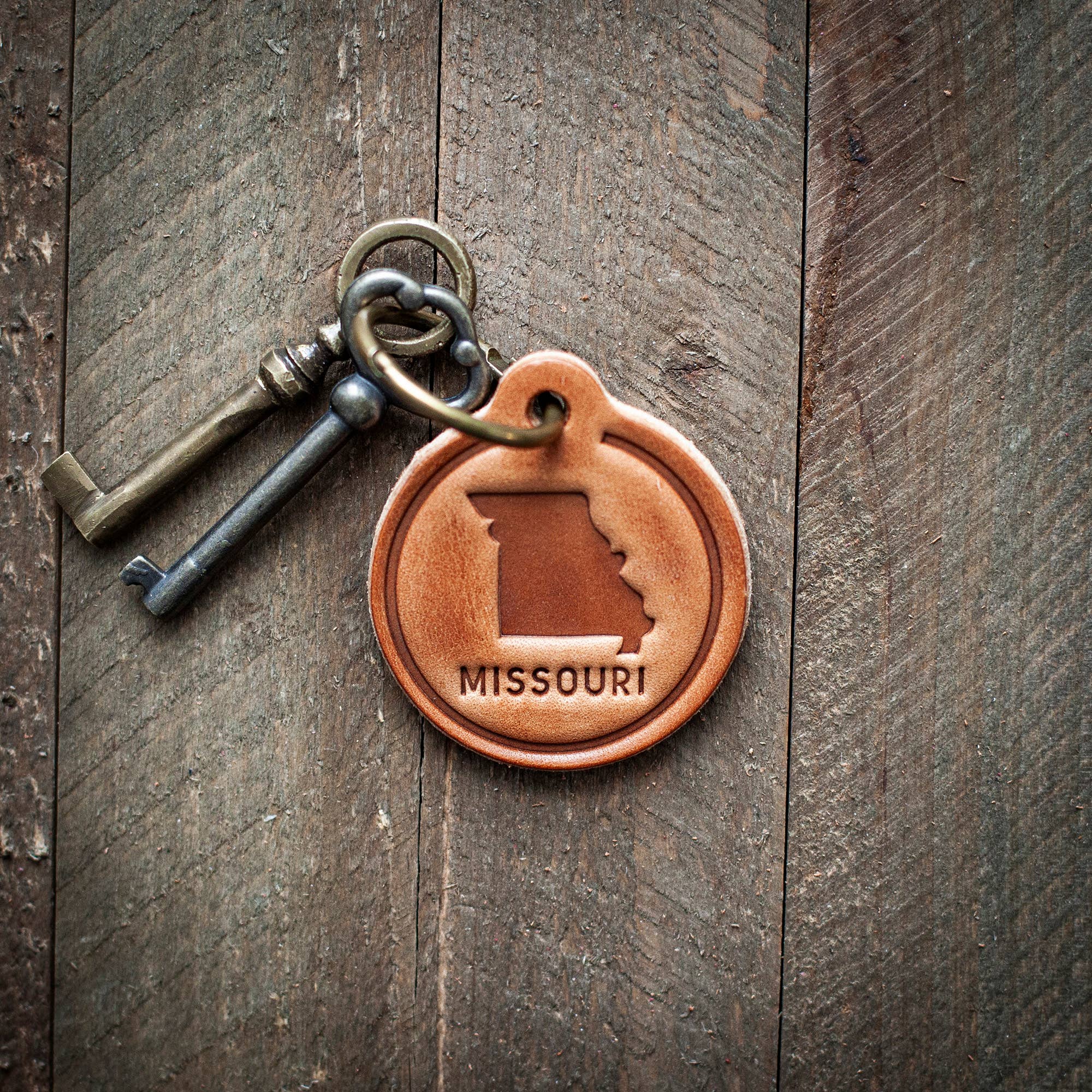 Missouri State Silhouette Leather Keychain Circle