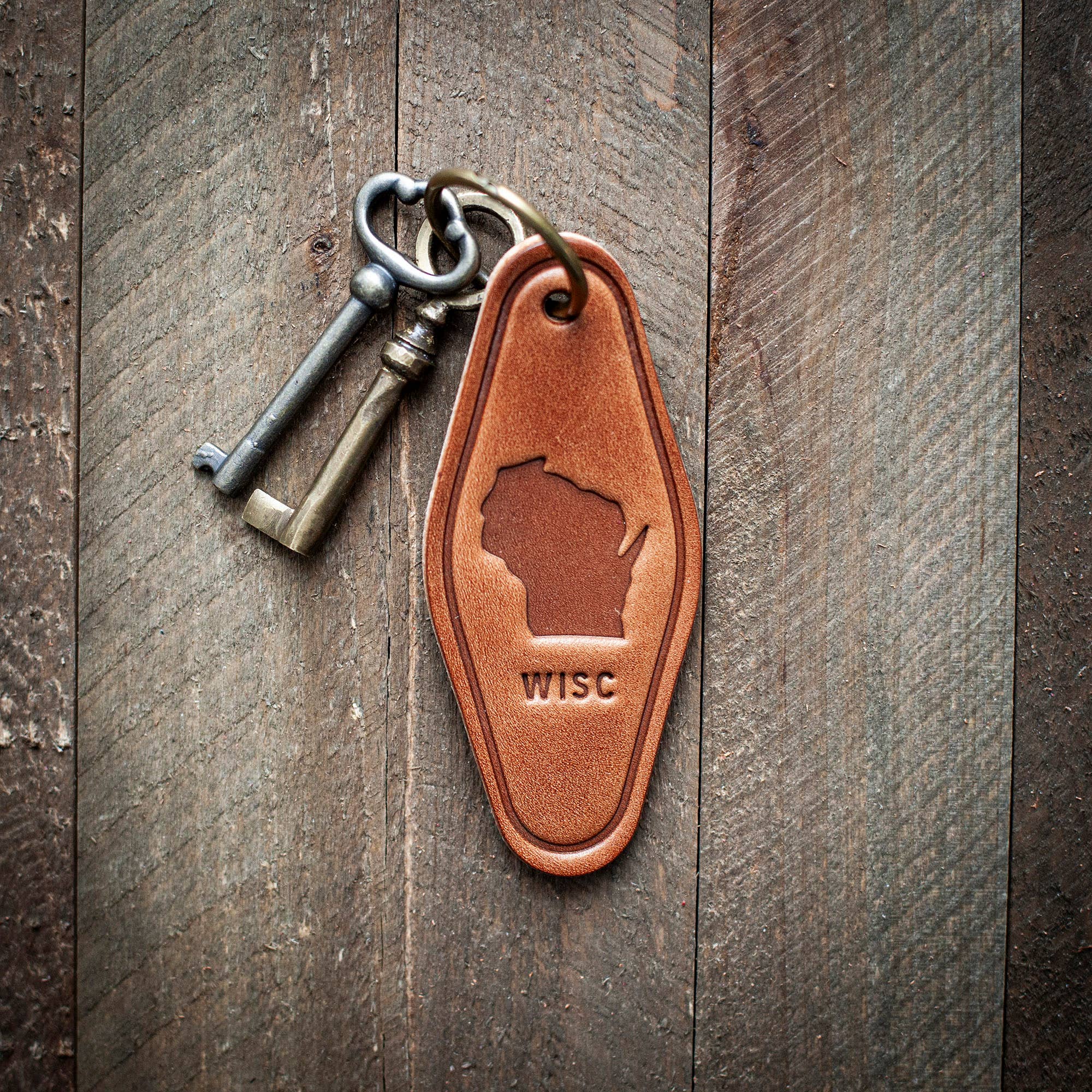 Wisconsin State Silhouette Leather Keychain Motel Style