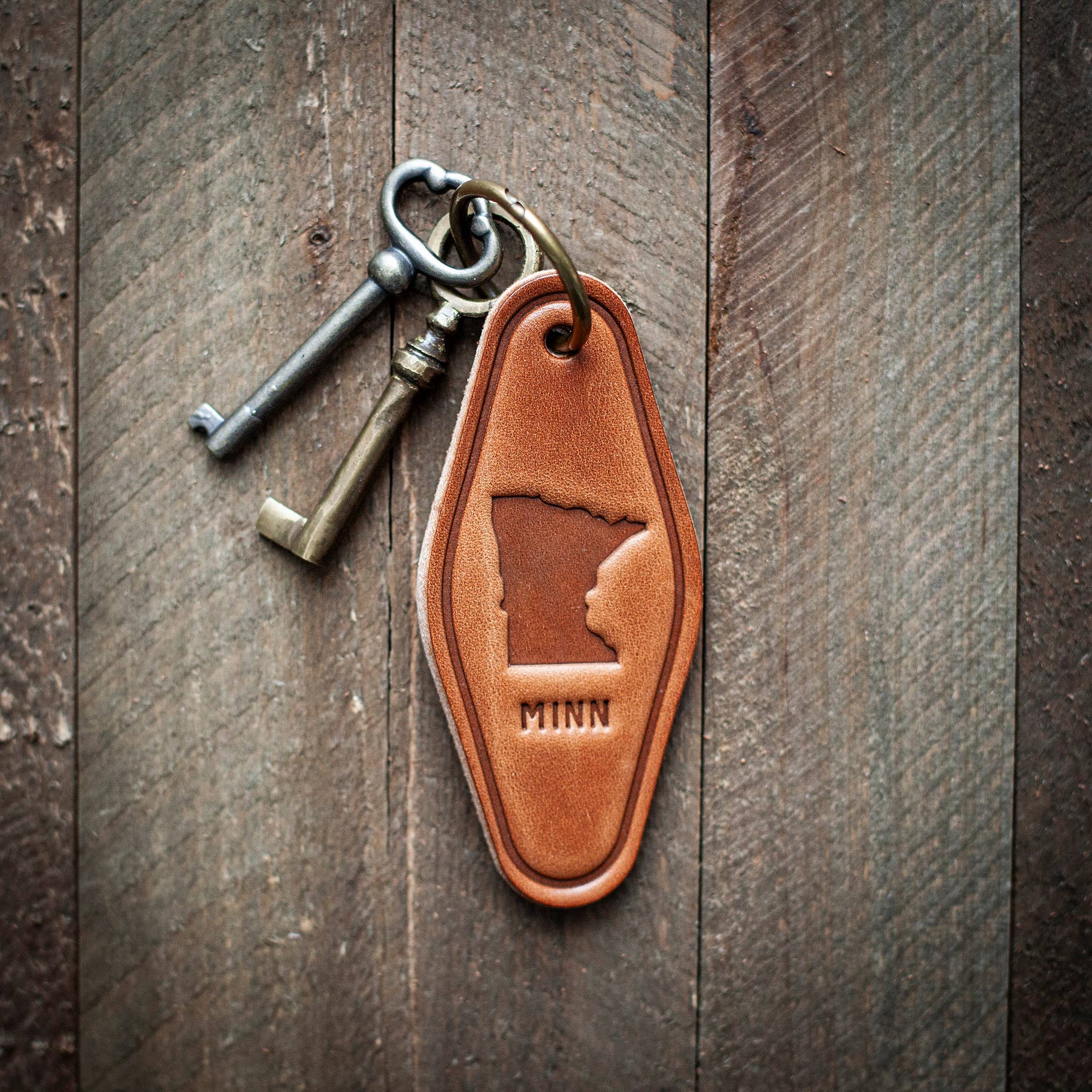 Minnesota State Silhouette Leather Keychain Motel Style