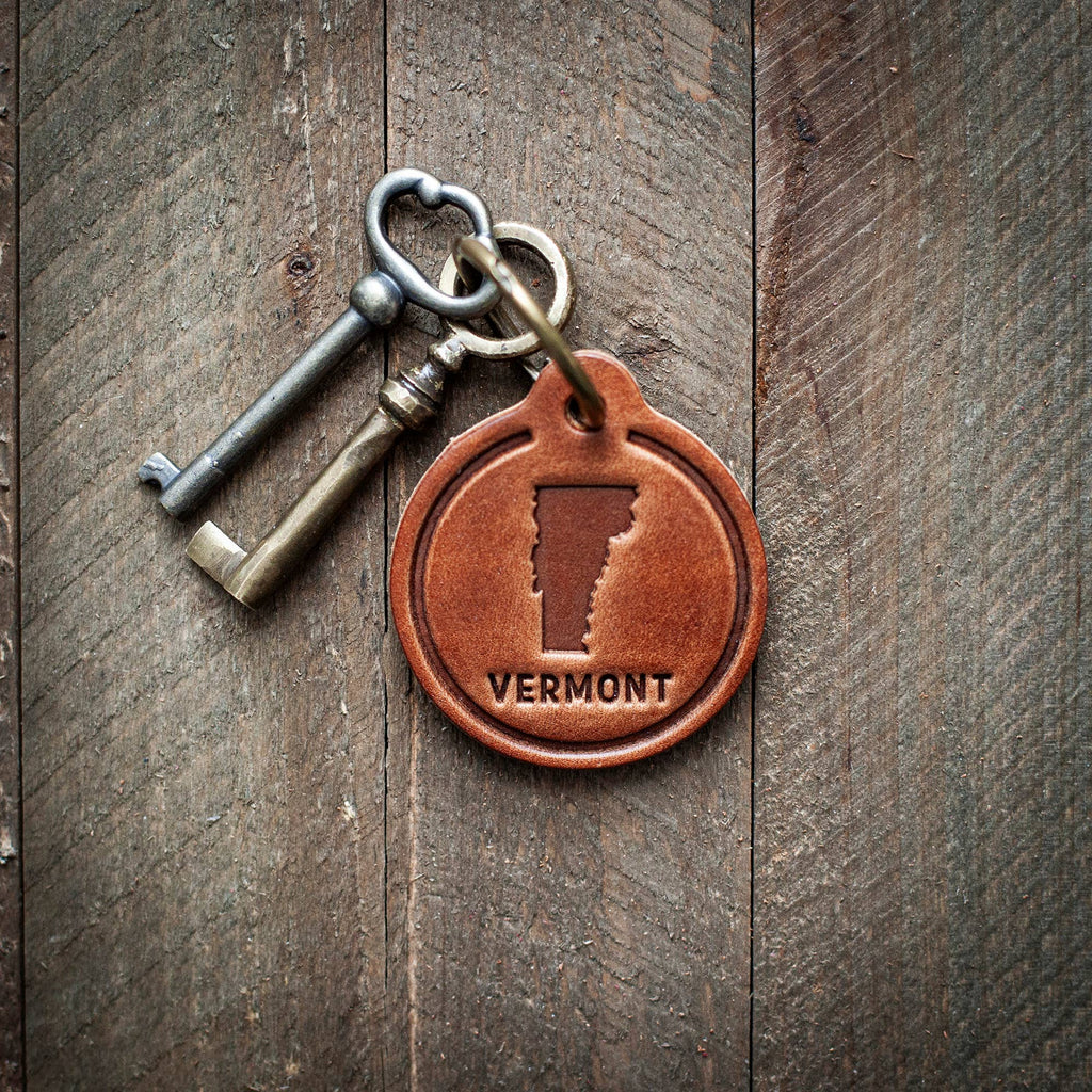 Vermont State Silhouette Leather Keychain Circle