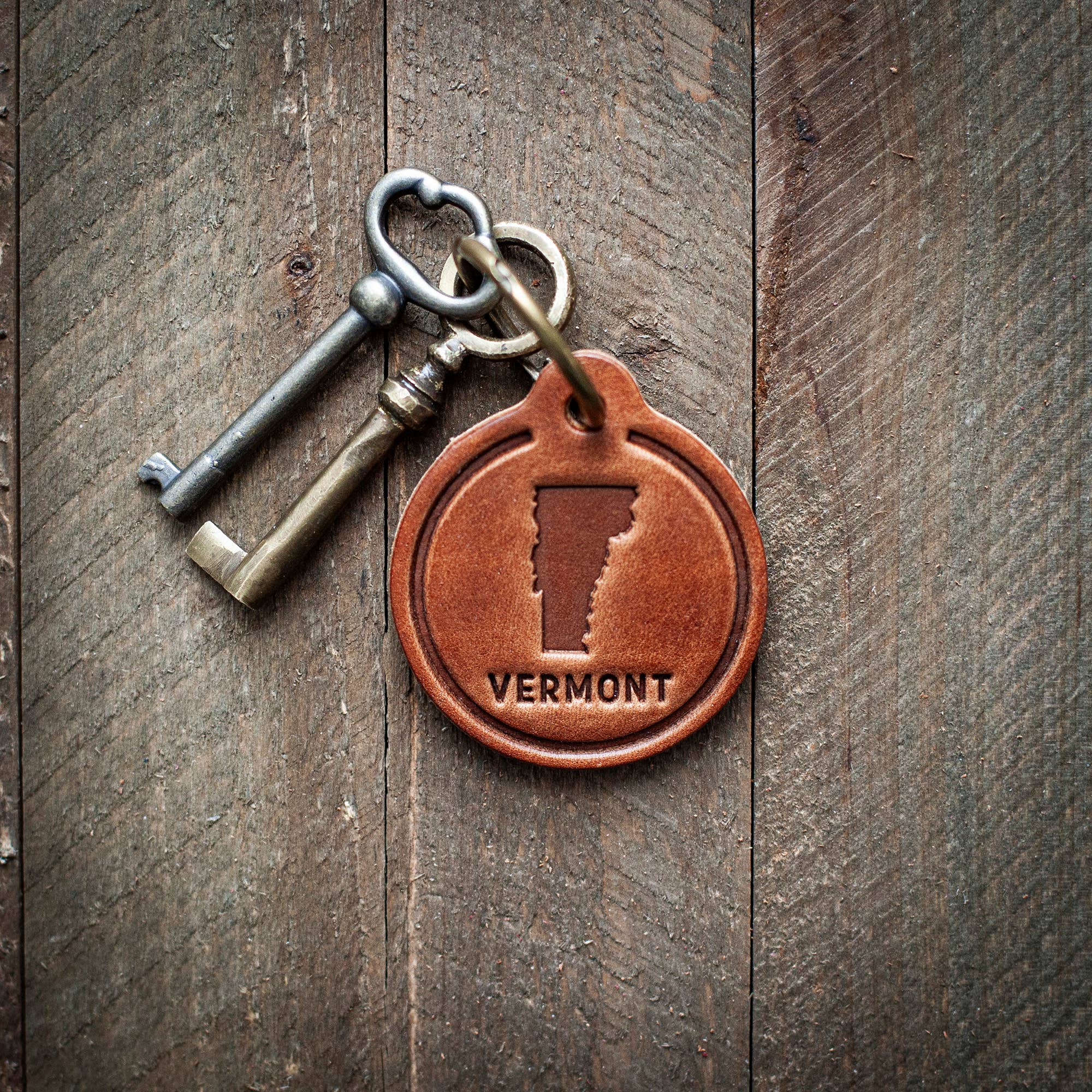 Vermont State Silhouette Leather Keychain Circle