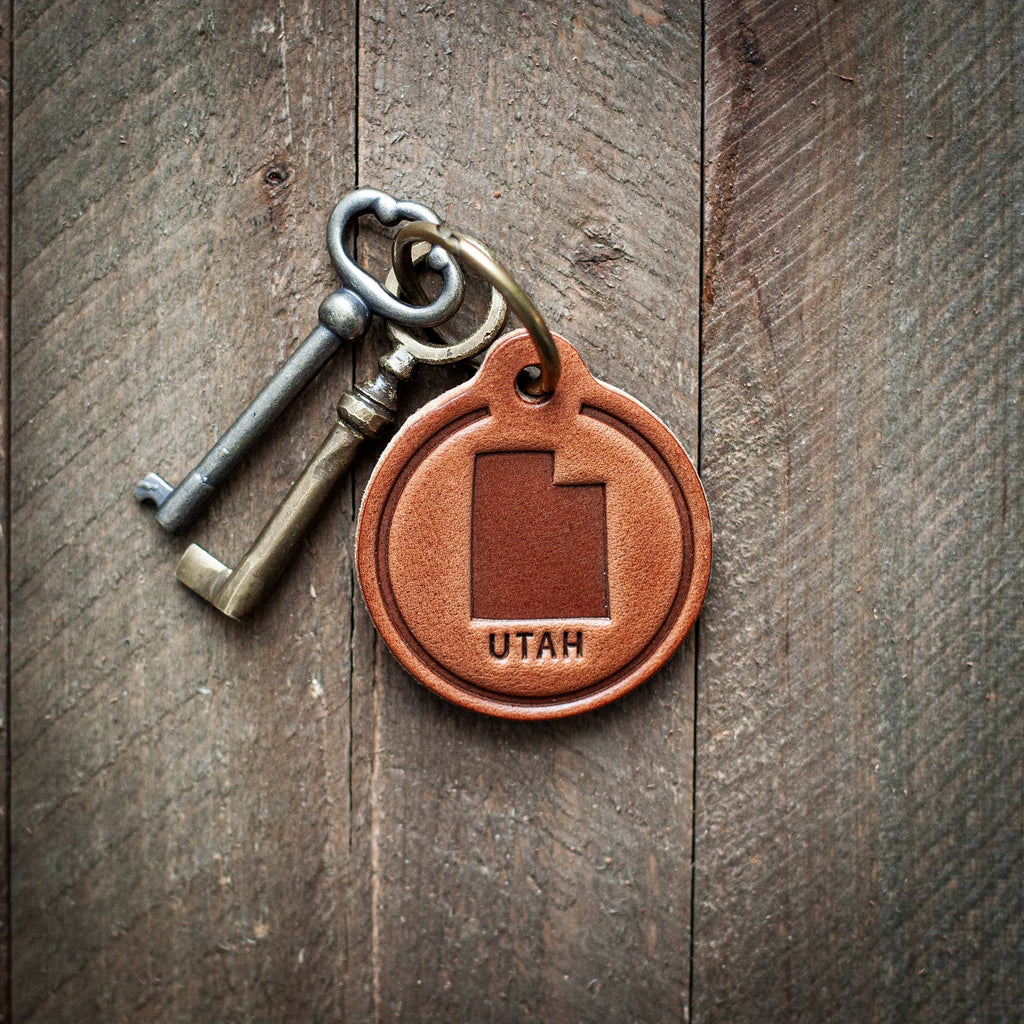 Utah State Silhouette Leather Keychain Circle