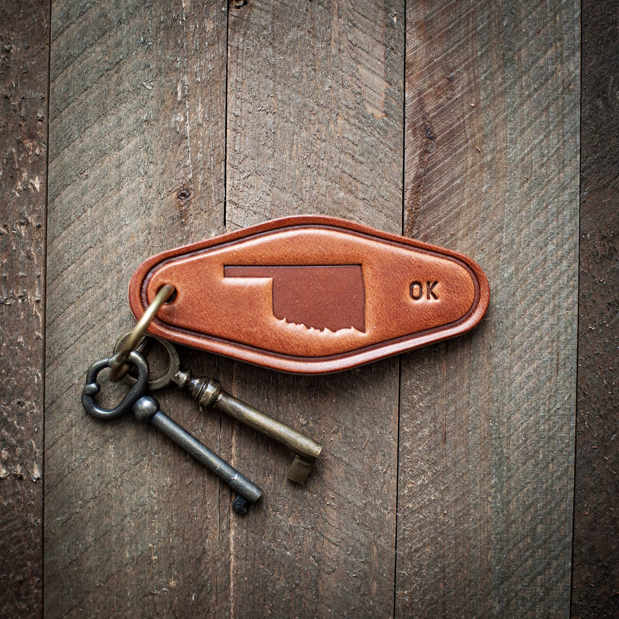Oklahoma State Silhouette Leather Keychain Motel Style