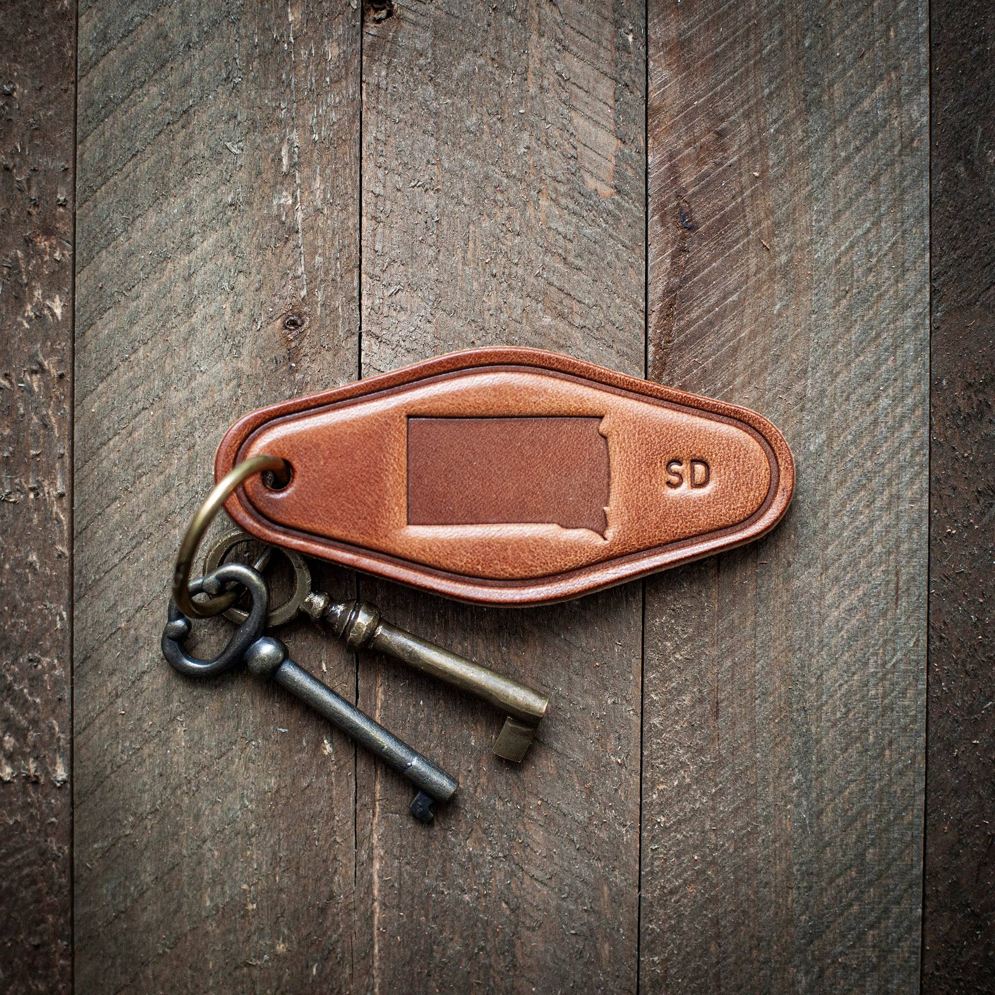 South Dakota State Silhouette Leather Keychain Motel Style