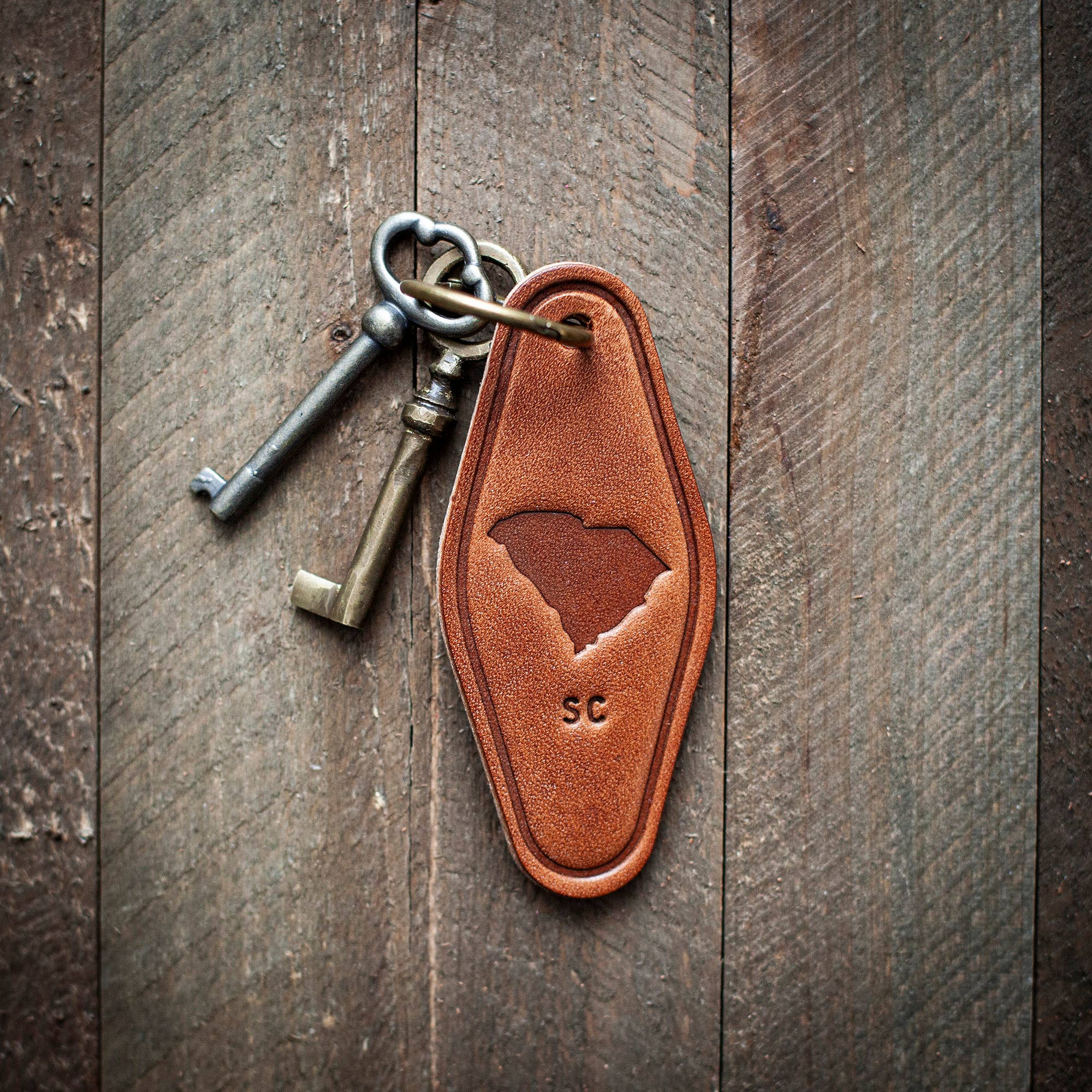 South Carolina State Silhouette Leather Keychain Motel Style